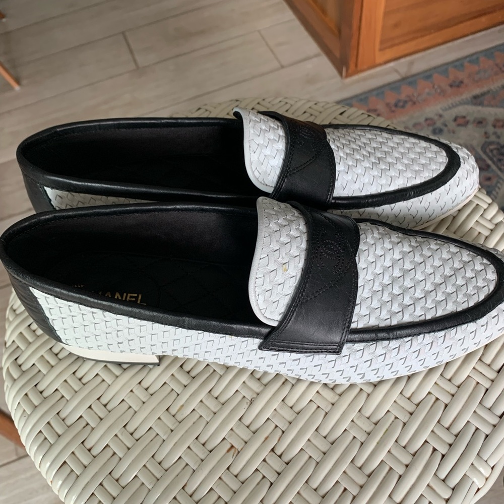 Authentic Chanel leather loafers - Picture 2 of 3